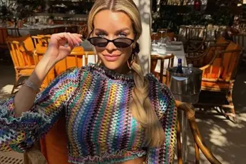 /dames/een-van-de-lekkerste-babes-van-vlaanderen-bo-praet-probeert-ons-nog-eens-te-overtuigen-in-bikini-fotos