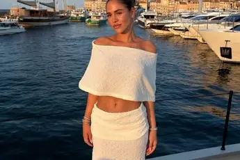/dames/de-verhulstjes-zitten-in-saint-tropez-en-je-weet-wat-dat-betekent-sarah-puttemans-schittert-in-bikini