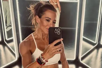 /dames/ex-playmate-en-temptation-babe-barbara-gandolfi-50-toont-dat-ze-in-bikini-nog-steeds-een-bom-is