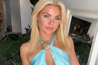 /dames/hollandse-klepper-nikki-deelt-heerlijke-bikinifotos-en-iedereen-verdrinkt-in-haar-boezem-euhm-ogen