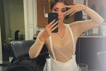 /dames/kim-van-oncen-wint-weer-flink-wat-mannenzieltjes-door-heerlijke-bikinifotos-te-delen