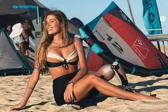 Paola Antonini is een bloedmooie babe met een kunstbeen en al 2,3 miljoen (!) fans (foto's)