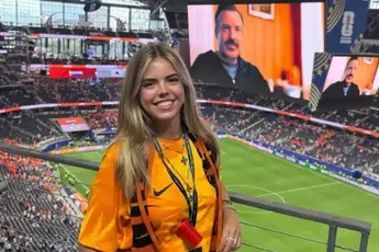 /dames/camilla-werd-tijdens-het-wk-de-heetste-oranje-fan-gedoopt-deze-heerlijke-bikinifotos-zetten-dat-nog-eens-in-de-verf