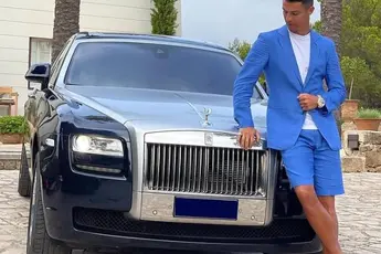 /actua/cristiano-ronaldo-showt-autocollectie-die-tientallen-miljoenen-waard-is-en-hij-weet-zelf-niet-hoeveel-hij-er-heeft