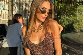 Vlaamse parel Laura in doorschijnende broek en bikini... de perfecte manier om richting het weekend te gaan (foto's)
