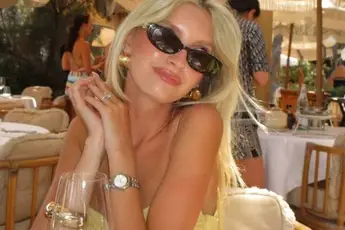 /dames/girl-next-door-en-vlaams-model-justine-een-queen-gedoopt-nadat-ze-indrukwekkende-bikinifotos-deelt