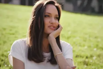 /lifestyle/angelina-jolie-onthult-haar-speciale-fetisj-als-ik-eraan-lik-raak-ik-erg-opgewonden