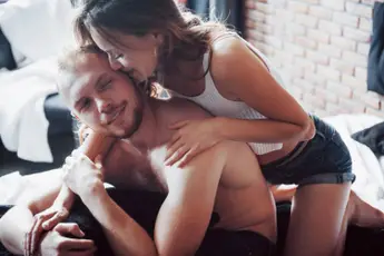Steeds meer koppels doen aan 'soft swapping': "Boost voor je seksleven, maar je moet de regels kennen!"