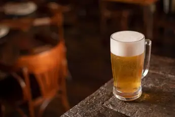 Het verschil tussen de prijs van een pintje bier in 1974 en 2026 is hallucinant