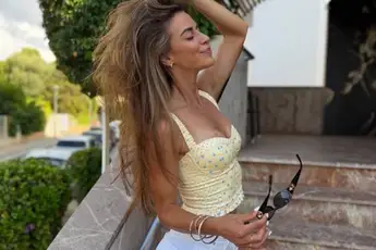 /dames/lekkerste-fitgirl-van-nederland-lotte-van-leeuwen-toont-haar-indrukwekkende-beenspieren-in-een-pikante-outfit