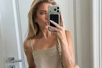 /dames/sylvie-meis-showt-haar-kroonjuwelen-in-een-jurk-met-heel-gewaagde-uitsnijding-buitenaards-fotos