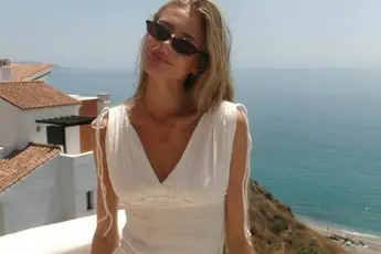 /dames/beaudine-het-zusje-van-jutta-leerdam-viert-haar-20e-verjaardag-in-bikini-en-jake-paul-reageert-fotos