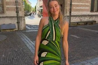 /dames/big-brother-presentatrice-geraldine-kemper-deelt-geweldige-bikinifotos-van-onder-de-franse-zon-wat-een-dame