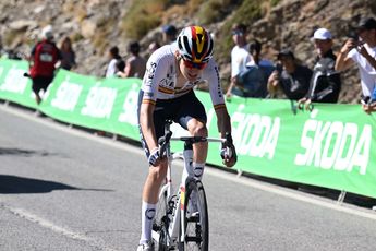 Mass crash heavily damages peloton | Medical Report & Fines - Vuelta a Espana 2022 stage 18