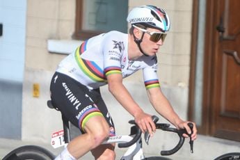 "To put on the jersey is something magical" - Evenepoel concludes season with special day in rainbow stripes in Binche