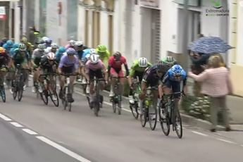 Video: Spectator causes crash during sprint at Vuelta a Extremadura