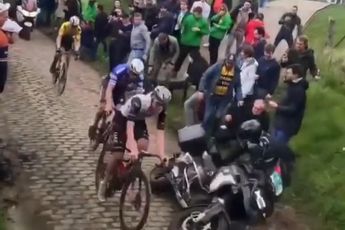 Video: Motorbike crash at Oude Kwaremont takes out fans in front of Pogacar, van Aert and van der Poel