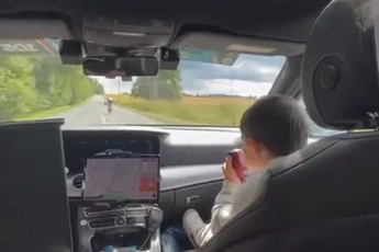VIDEO: Wholesome moment as Luke Rowe's son encourages his father from team car on individual time-trial
