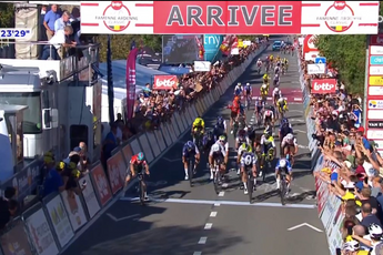 VIDEO: He breaks a cleat and still wins the sprint over his rivals: Arnaud de Lie is a monster!