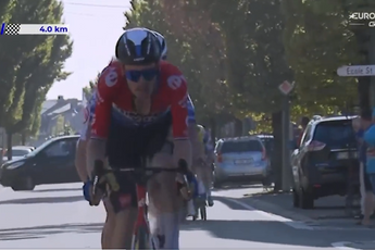 VIDEO: Car pulling out onto the course forces riders to take evasive action in finale of Famenne Ardenne Classic