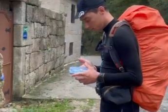VIDEO: Simon Pellaud makes tribute to Gino Mäder as he walks through Camino de Santiago