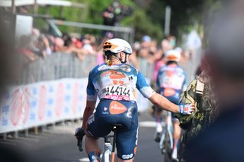 Fabio Jakobsen abandona a Volta a Itália depois da queda no sprint da 11ª etapa