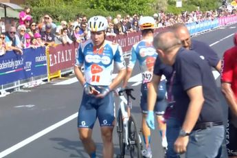 VÍDEO: Fabio Jakobsen vai ao chão num sprint intenso e frenético da 11ª etapa do Giro
