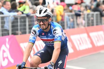 Julian Alaphilippe dá tudo mas volta a falhar a vitória de etapa na Volta a Itália: "Dei tudo por tudo"