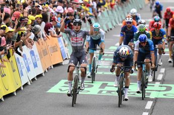 Tour de France | Jasper Philipsen wins chaotic stage 13 at Tour de France with plenty echelons and withdraw of Roglic and Ayuso