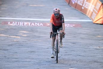 Tom Pidcock resignado com o 2º lugar na etapa de gravilha do Tour: "Quando estou num grupo como este, nunca mostro como realmente me sinto"