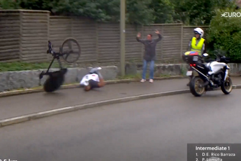 VIDEO: Isaac Del Toro's teammate falls at time-trial World Championships