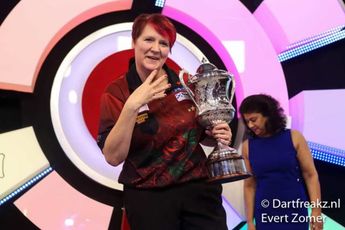 Voltallige dames top naar de kwalificatie UK & Ireland voor het PDC World Darts Championship
