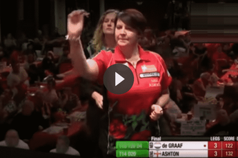 VIDEO: Lisa Ashton gooit 9 perfecte darts tegen Aileen de Graaf