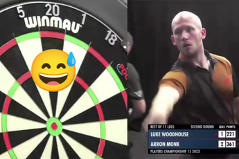 VIDEO: Scheidsrechter schiet in de lach na deze geinige score van Arron Monk