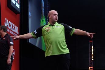 VIDEO 9-darter voor Van Gerwen live op tv in de kwart- of halve finale? Had iedereen het wel door?