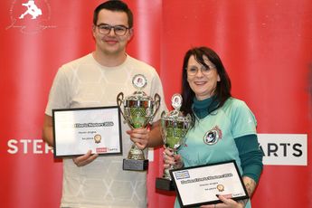 Gian van Veen en Wendy Decender winnen Zeeland Darts Masters 2024