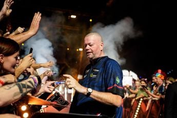 Raymond van Barneveld en Wessel Nijman doen goede zaken op de PDC Order of Merit