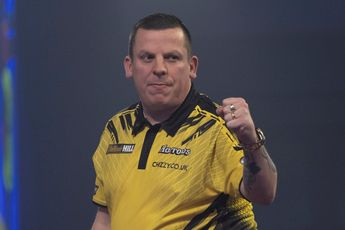 Dave Chisnall signs for Harrows Darts