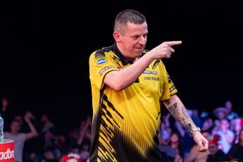 Chisnall recovers to down Gurney in European Tour epic, Rodriguez punishes below-par Smith