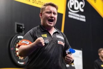 (VIDEO) Schindler remarkably pins 121 checkout on the bull despite faulty fire alarm distraction at Players Championship 20