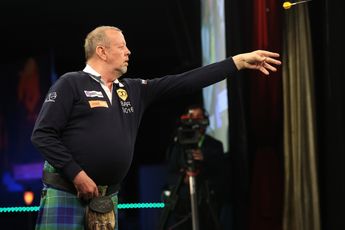 Wallace strikes Lowe blow as Quarter-Final clash with Taylor set up at World Seniors Darts Masters