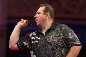 Dolan pounces on 20 missed darts at doubles from Hendriks to surge through to Third Round at PDC World Darts Championship