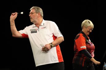 Adams sees off Ashton in emphatic whitewash win, sets up repeat clash with Thornton at World Seniors Darts Matchplay