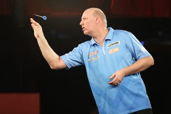 Van der Voort brushes aside Menzies in straight sets win at PDC World Darts Championship