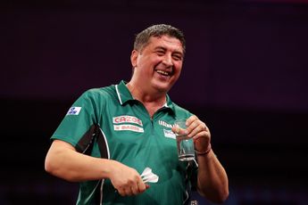 Home hero Suljovic stuns Michael Smith as Rock holds firm to seal Mansell win