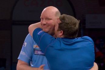VIDEO: Uncomfortable hug between Van der Voort and Menzies after PDC World Darts Championship match