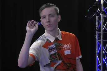 Talented Dutch youngster Owen Roelofs signs with Unicorn Darts