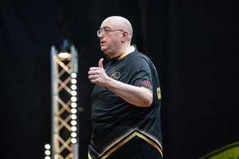 UK Open champion Andrew Gilding dumps out Gary Anderson to reach maiden World Grand Prix Quarter-Final