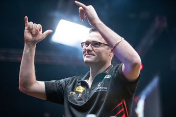 Heta too hot for Clemens as Lee Evans destroys Peter Wright 6-1 at the German Darts Grand Prix
