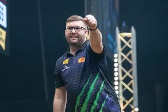 No sweat for Lee Evans as he eases into second round on debut, setting up Luke Humphries tie at the World Darts Championship